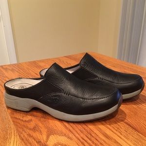 Ariat Women’s Black Leather Mules